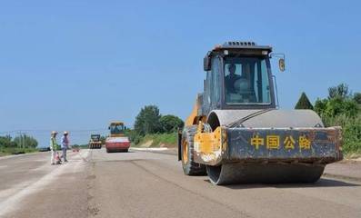 最新消息!國道220路面在刷黑了,預(yù)計(jì)年底全線通車.